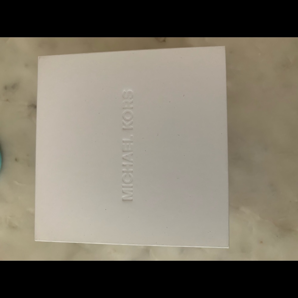 Michael Kors access rose gold bracelet - Picture 3 of 4